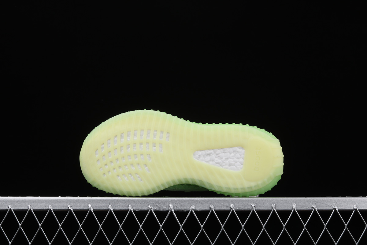 glow in the dark yeezy kids