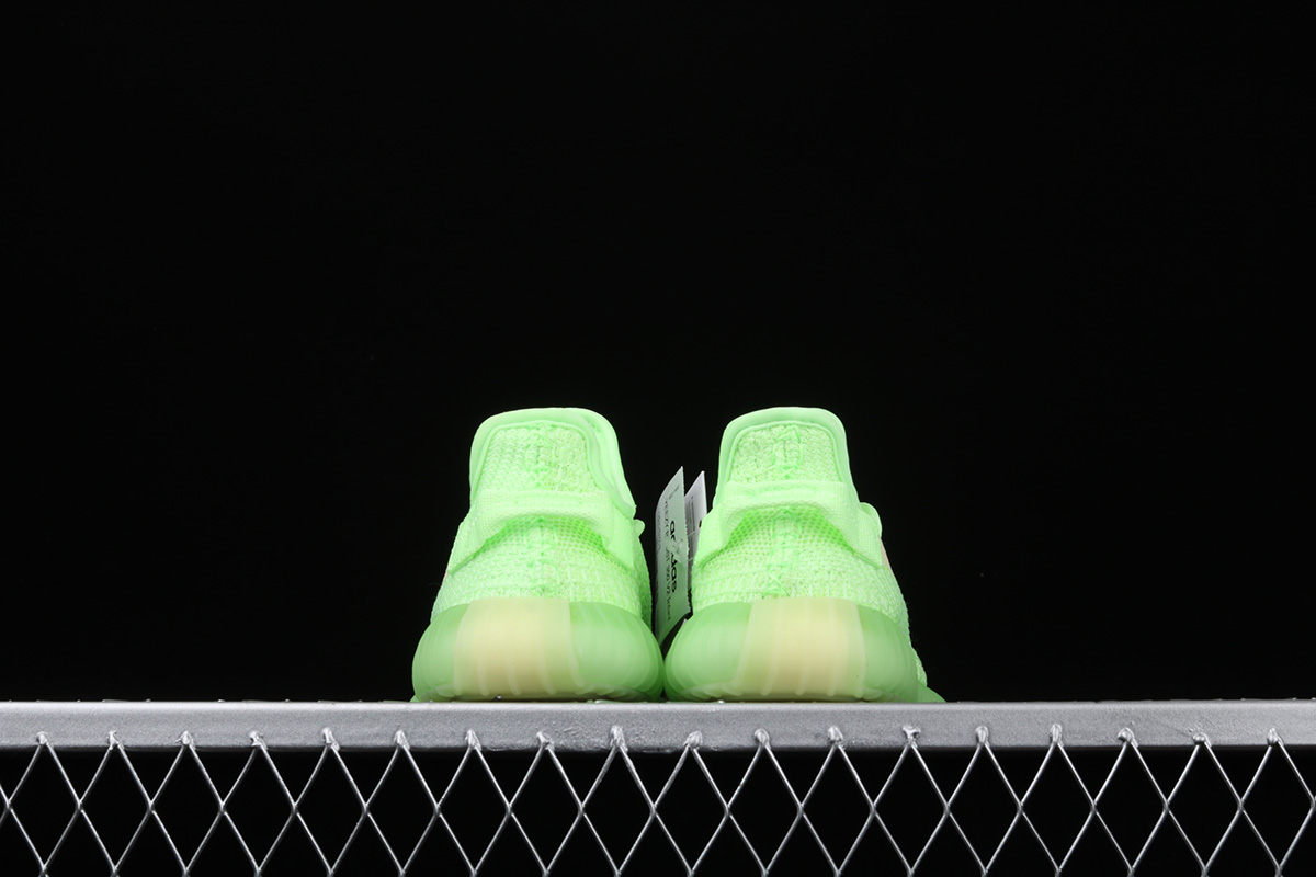glow in the dark yeezy kids