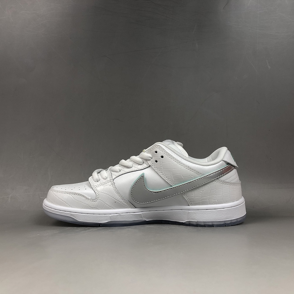 nike sb dunk low x diamond