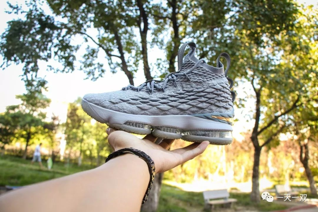 lebron 15 review
