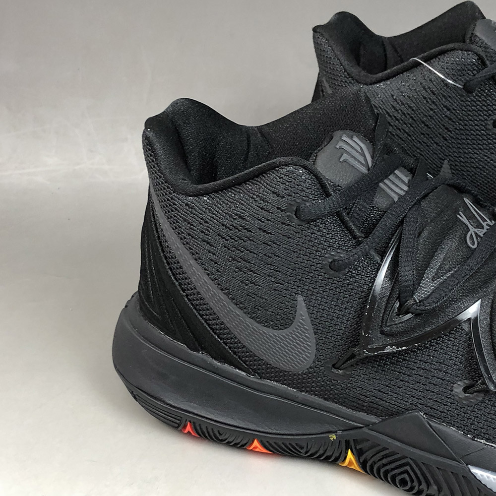 triple black kyrie