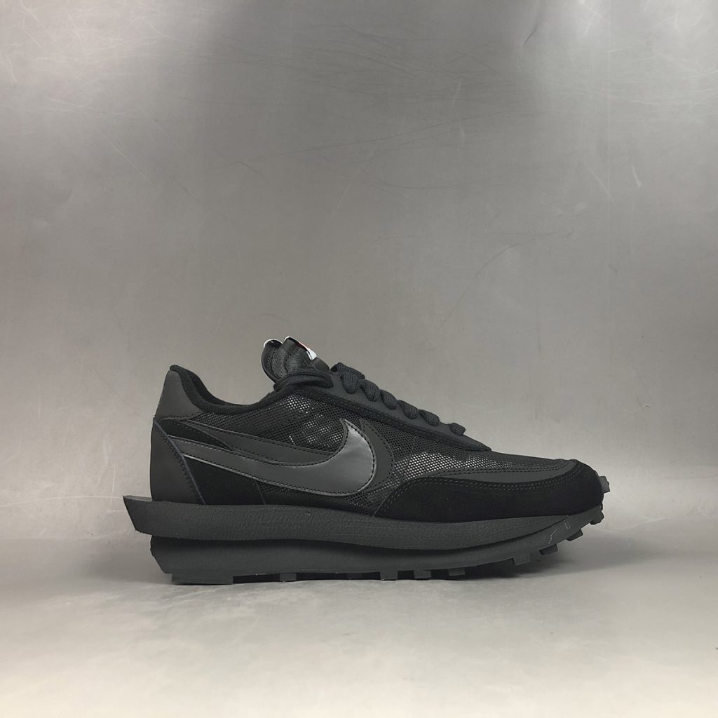 sacai x nike waffle black