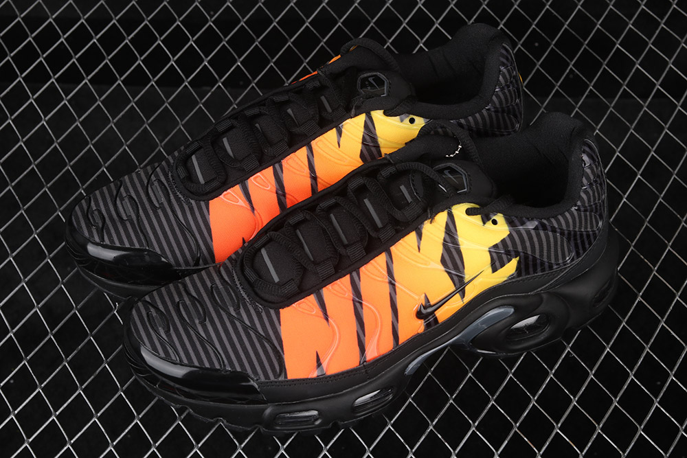 air max plus orange black