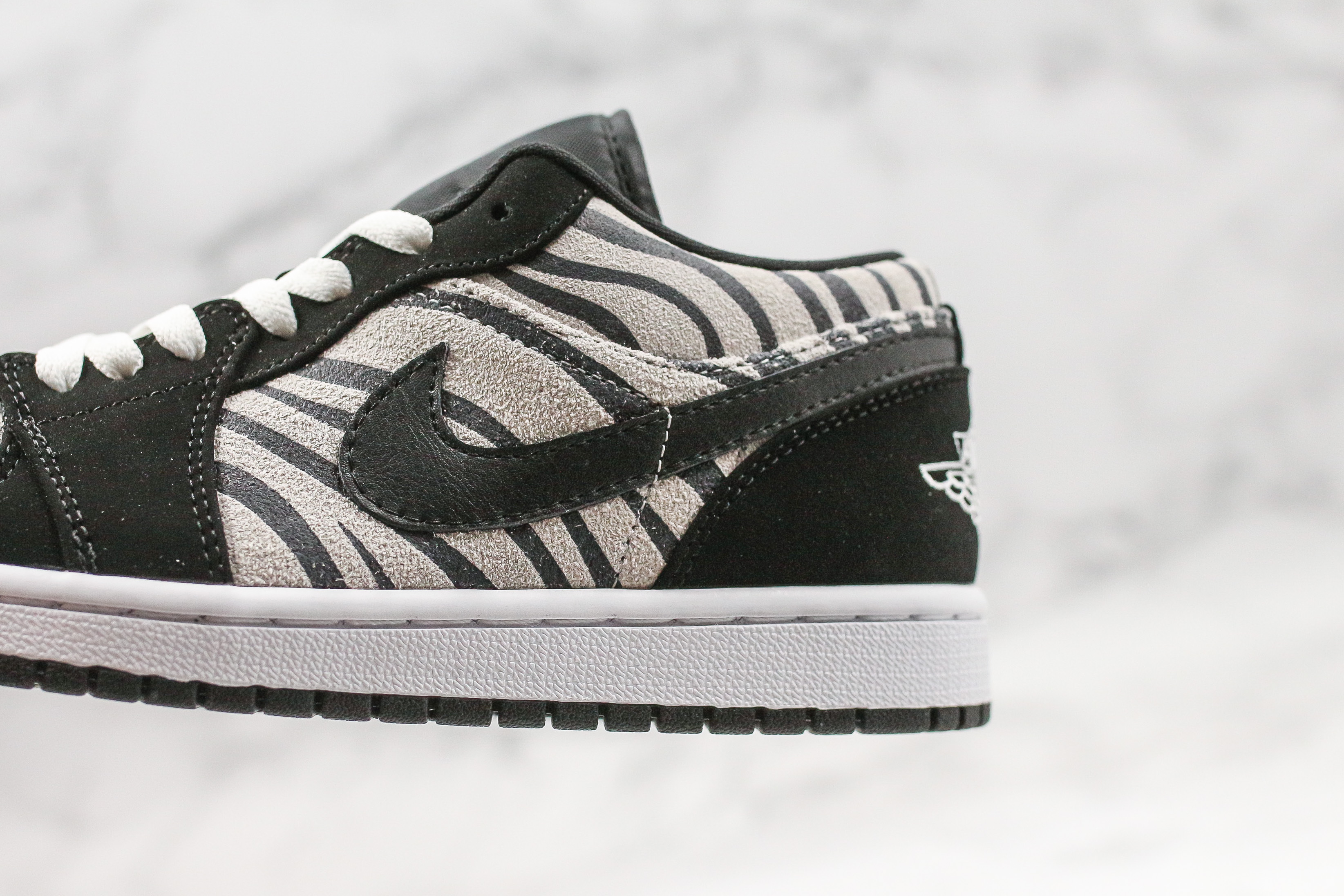 air jordan 1 low zebra