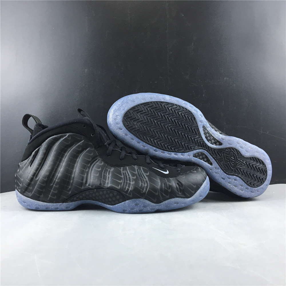 nike foamposite one swoosh