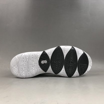 kyrie 5 team bank