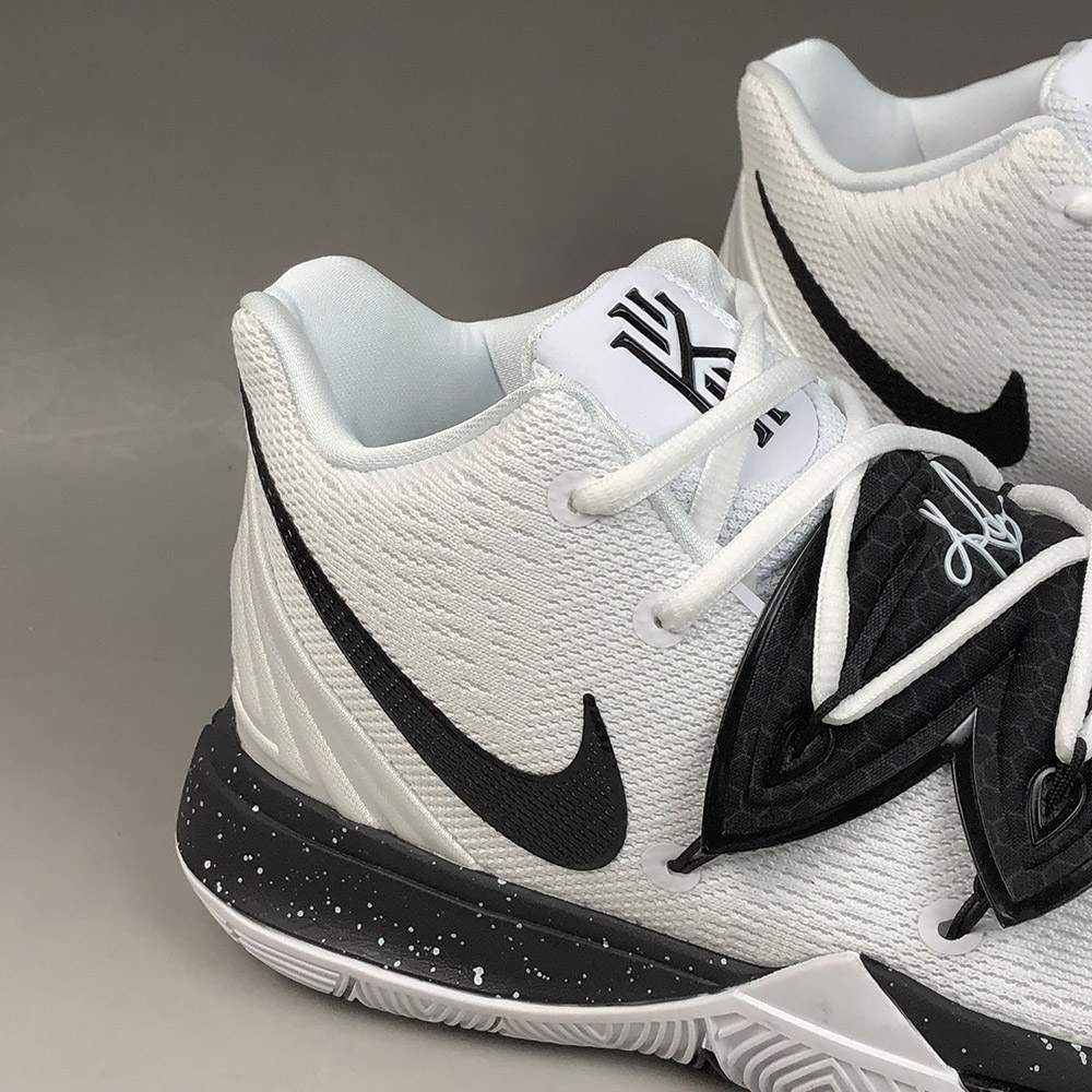 kyrie 5 team white black