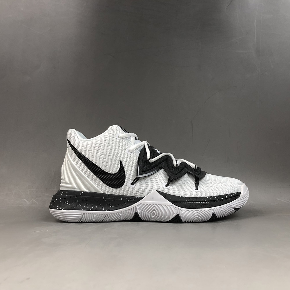 kyrie 5 team white black