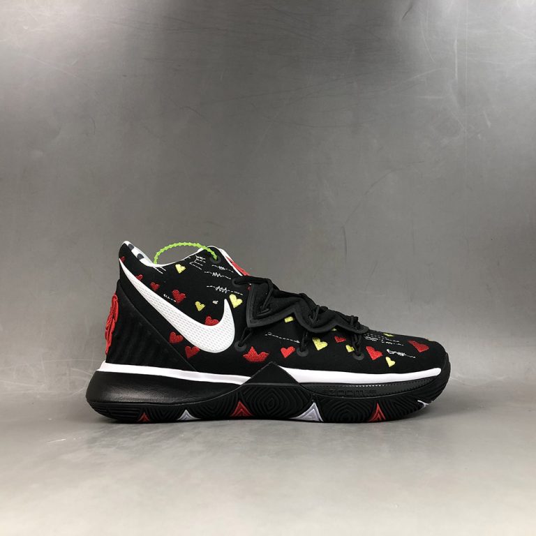 kyrie5 mom