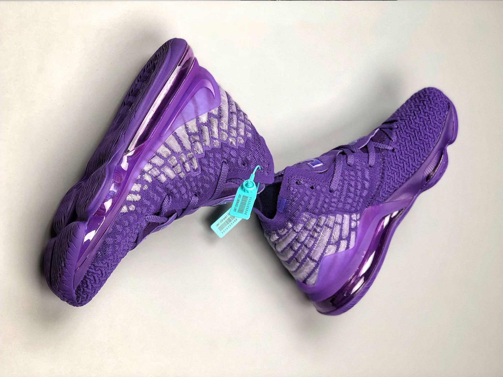 nike lebron purple shoes