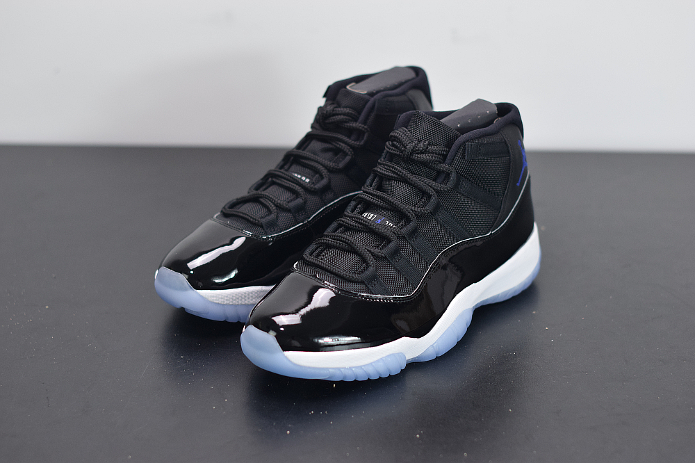 air jordan 11 space jam black