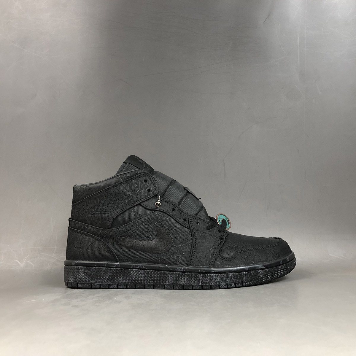all black air jordan 1