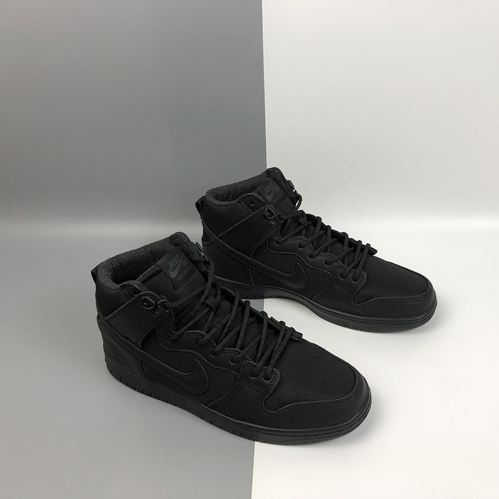 nike sb triple black