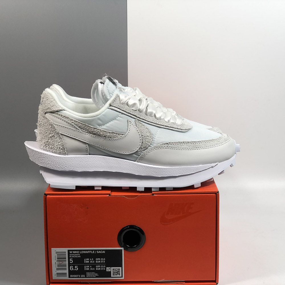 nike sacai waffle size 5