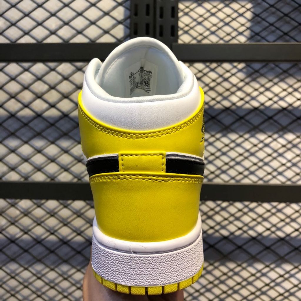 aj1 mid yellow flower