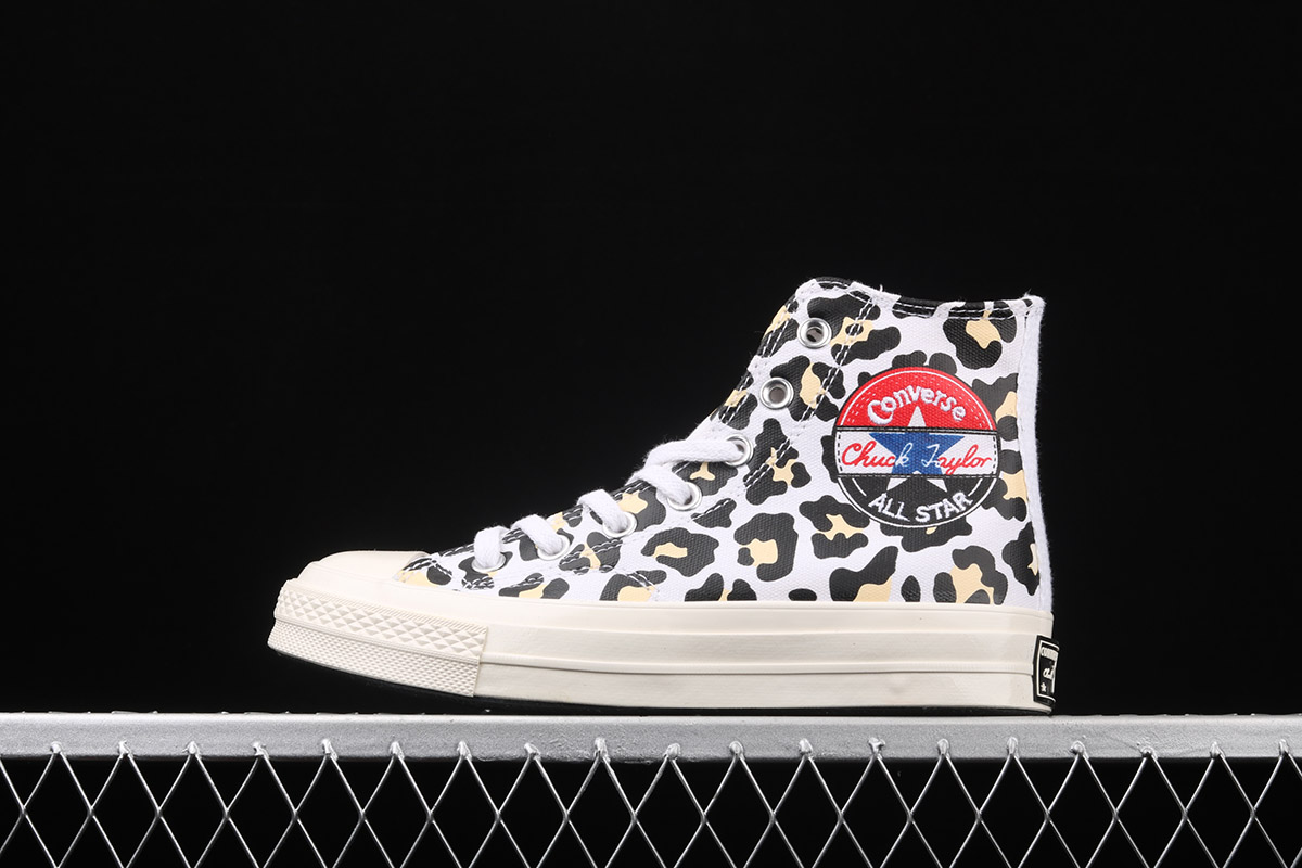 converse logo play chuck 70 low top