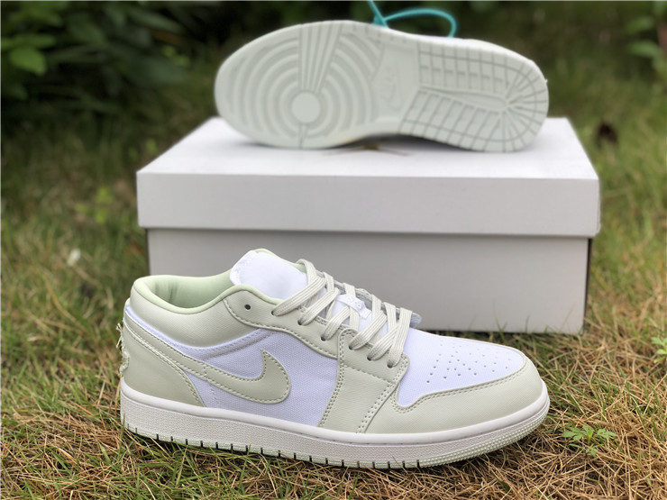 women's air jordan 1 low spruce aura