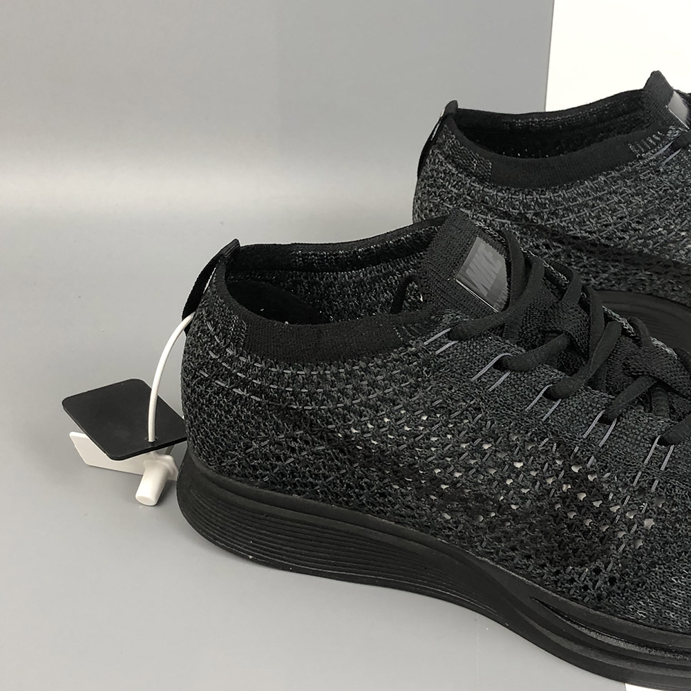 nike flyknit triple black