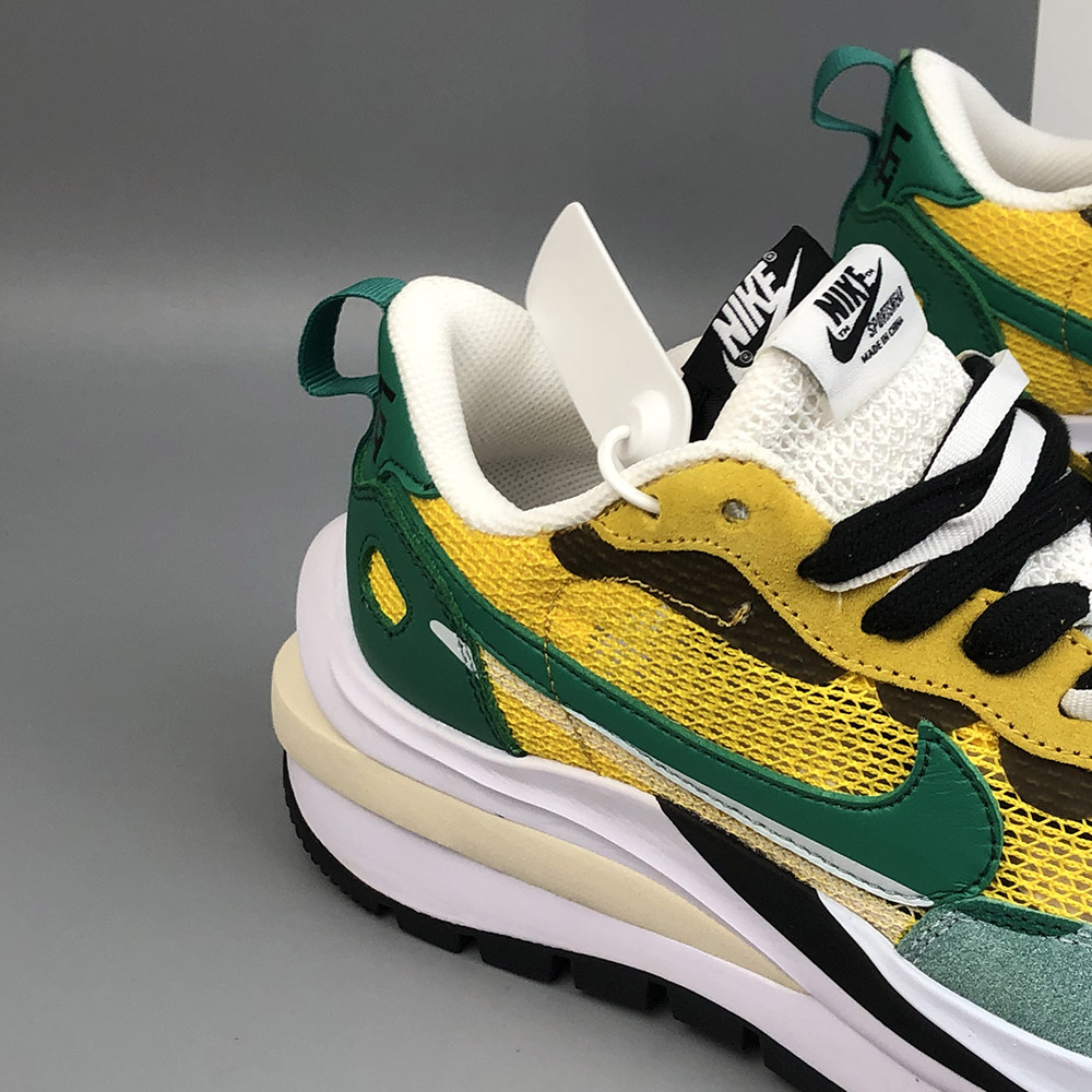 Sacai x Nike Pegasus VaporFly SP Sail/Sport Fuchsia-Light Bone-Game Royal For Sale – The Sole Line