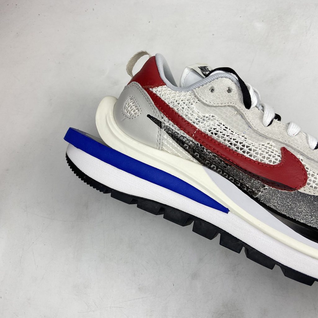 sacai x nike vaporwaffle sail sport fuchsia