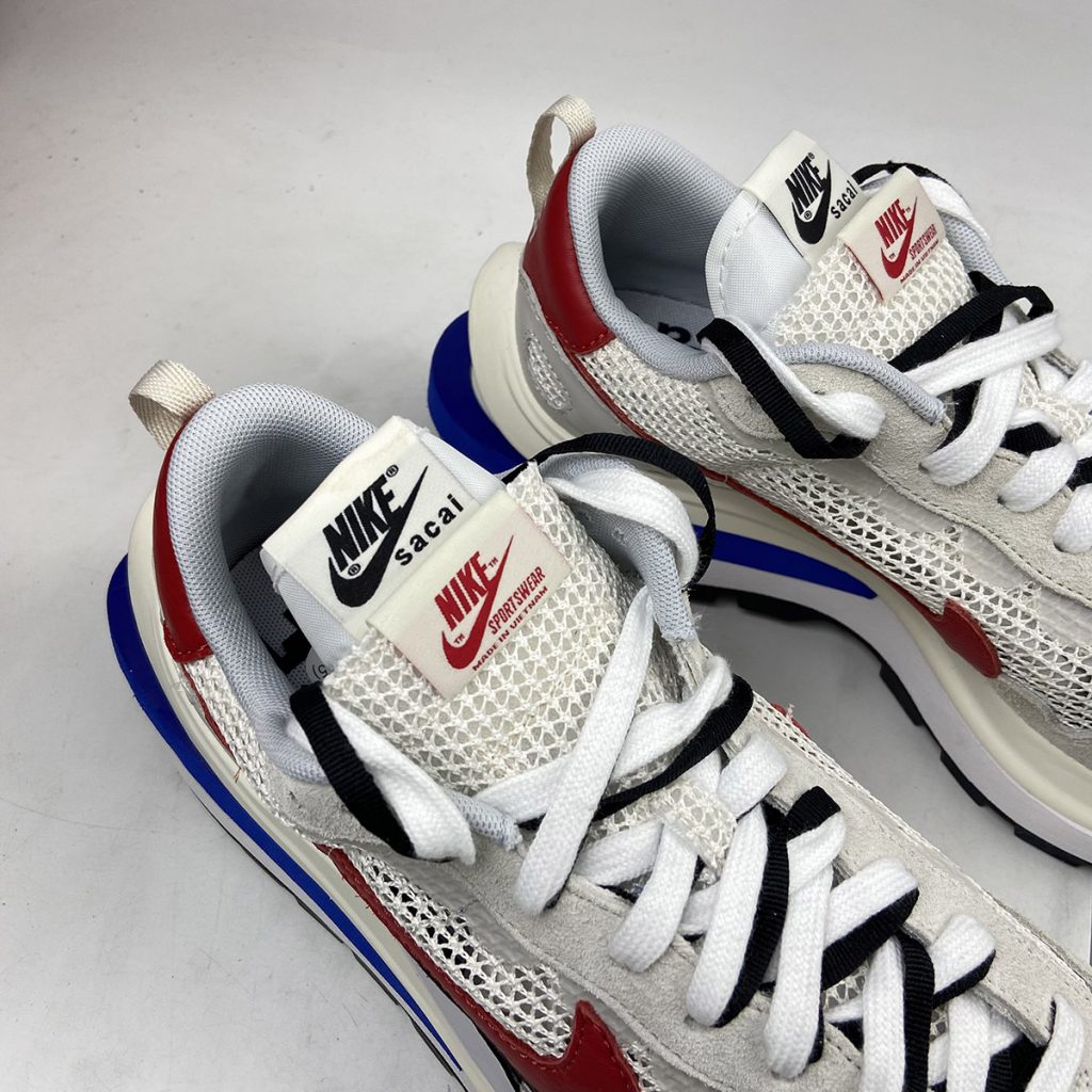 sacai x nike vaporwaffle sail sport fuchsia