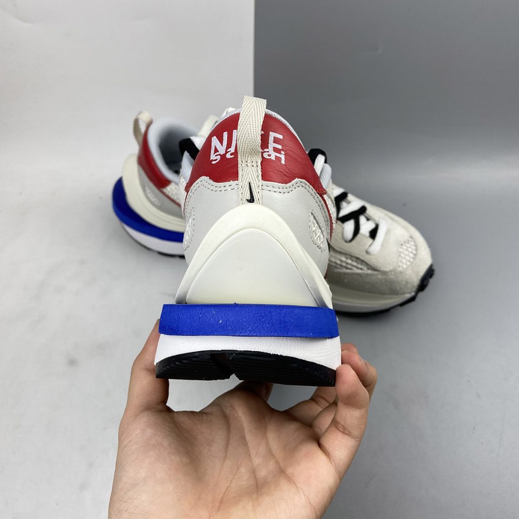 sacai x nike vaporwaffle sail sport fuchsia