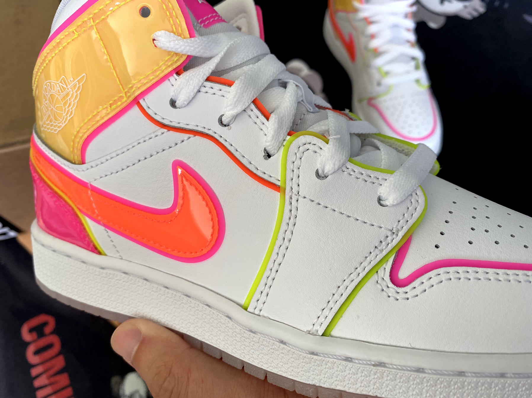 jordan 1 mid edge glow