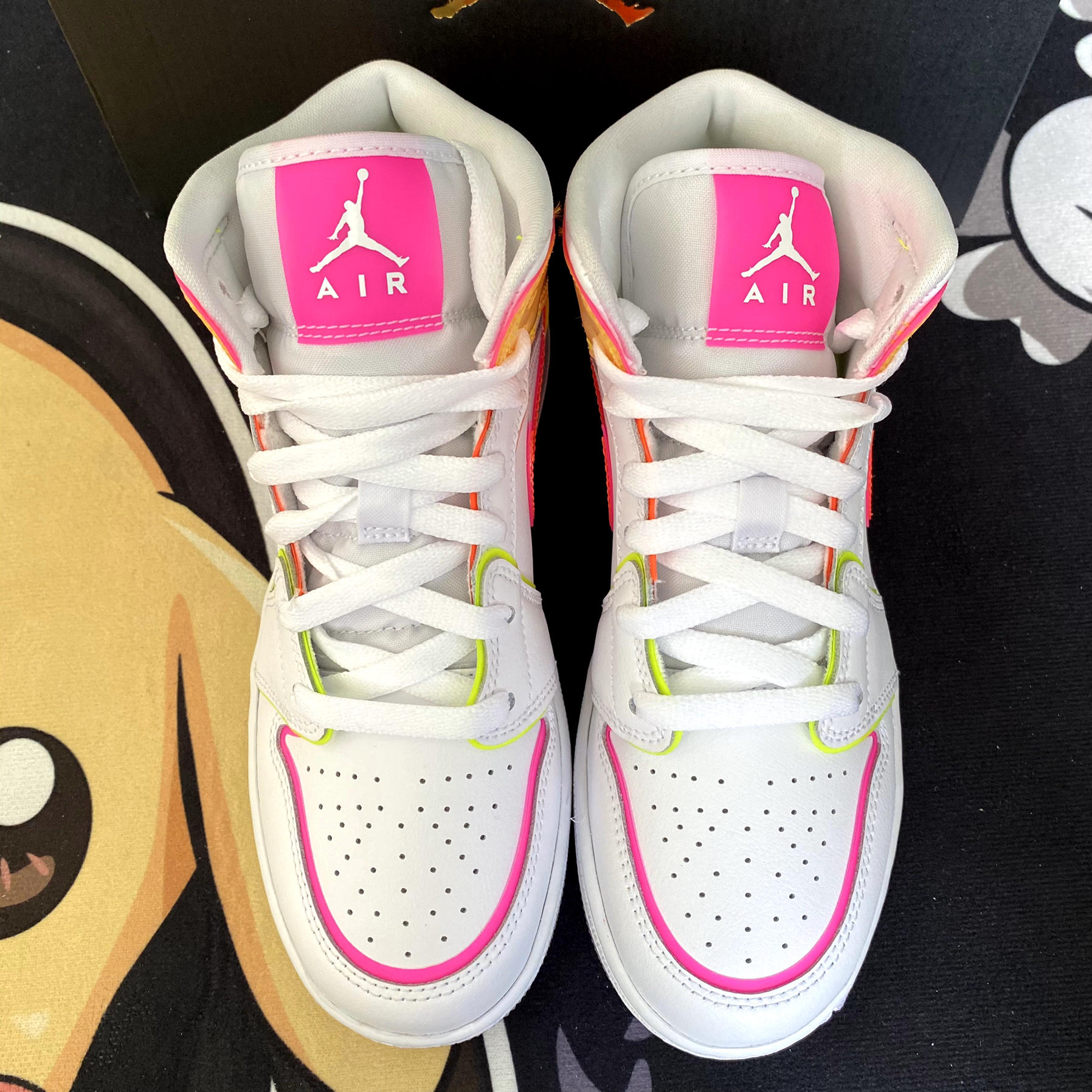 air jordan 1 mid edge glow womens