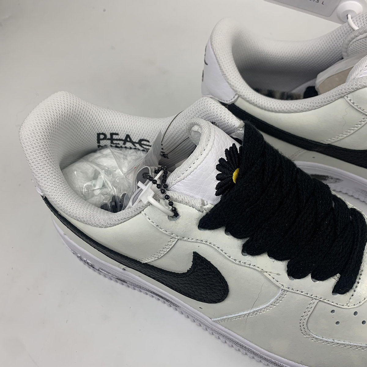 PEACEMINUSONE-x-Nike-Air-Force-1-Para-Noise-2.0-White-Black-3