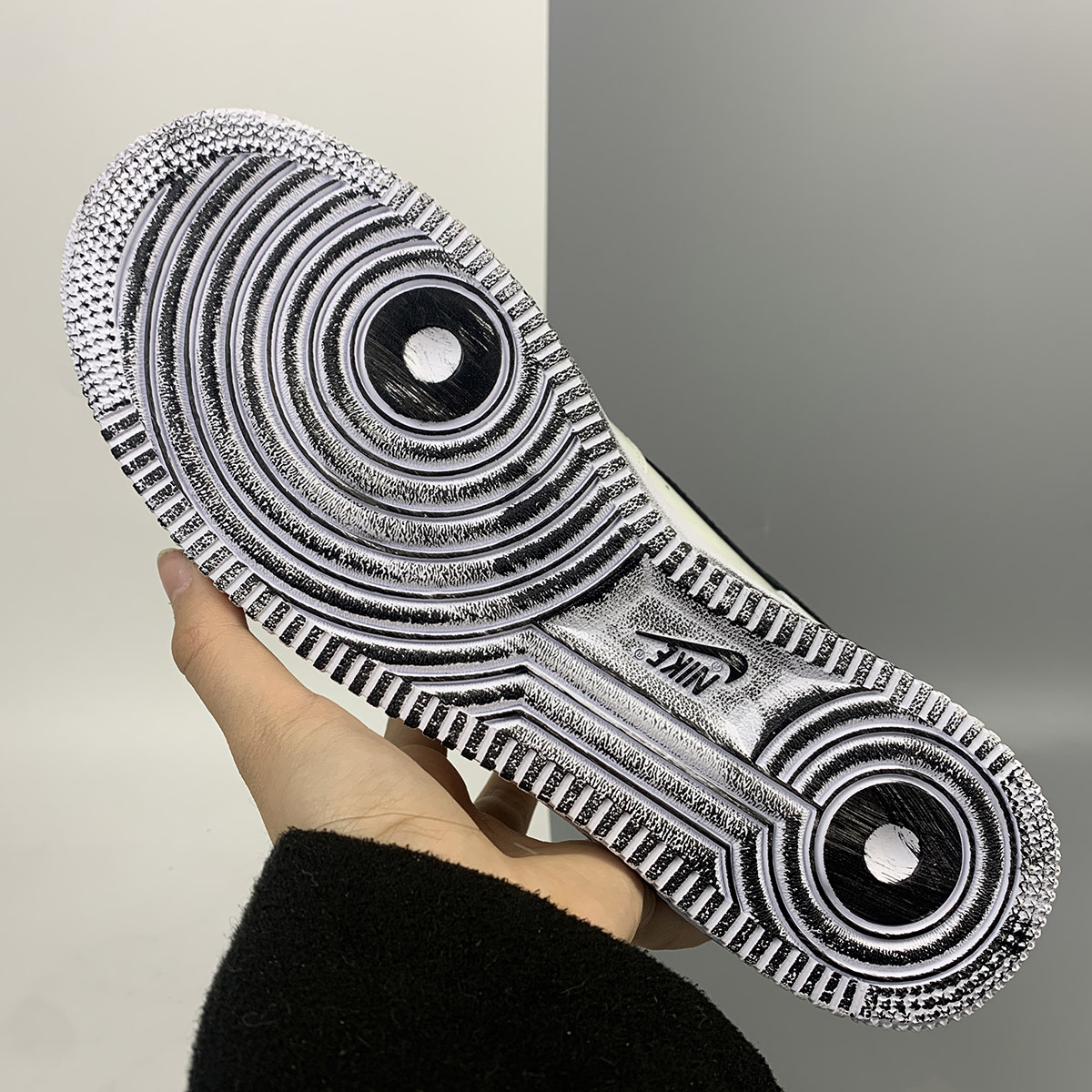 PEACEMINUSONE-x-Nike-Air-Force-1-Para-Noise-2.0-White-Black-5