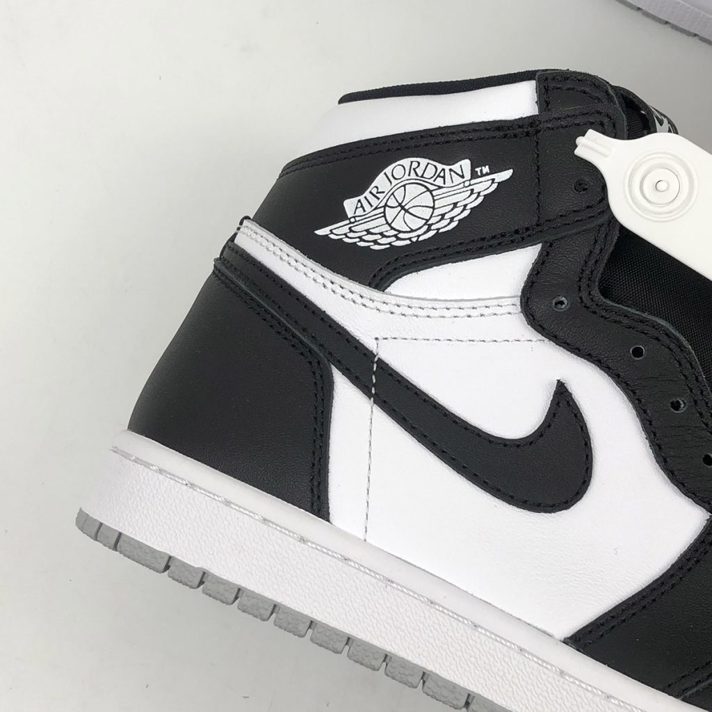 Air Jordan 1 High OG Black/White-Light Smoke Grey For Sale â The Sole Line