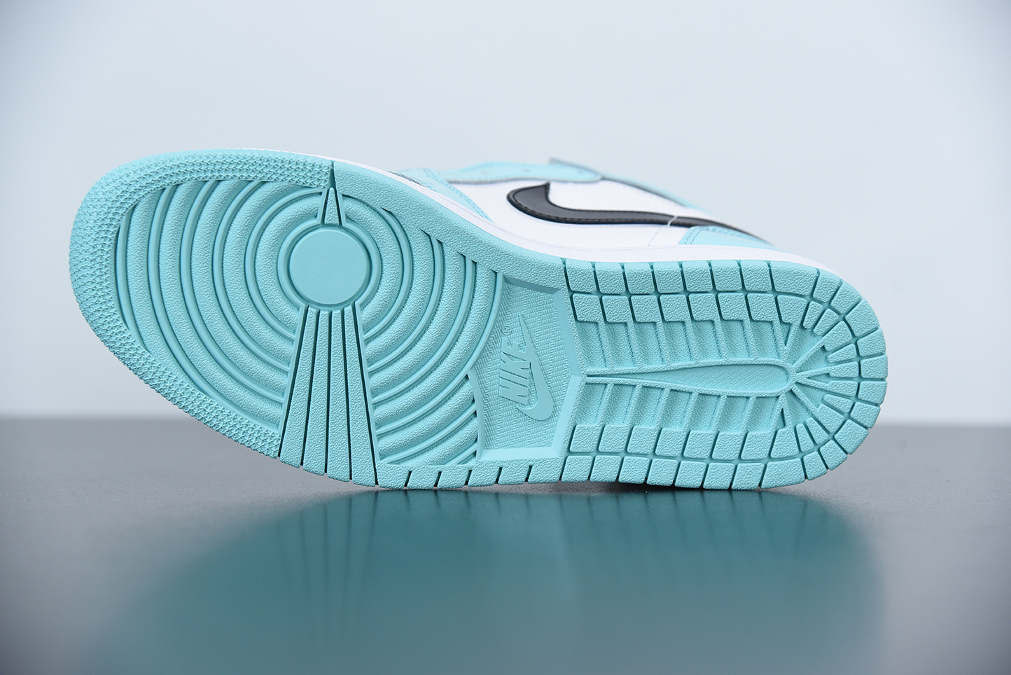 Air-Jordan-1-Retro-High-OG-Patent-Leather-White-Aurora-Black-For-Sale-4