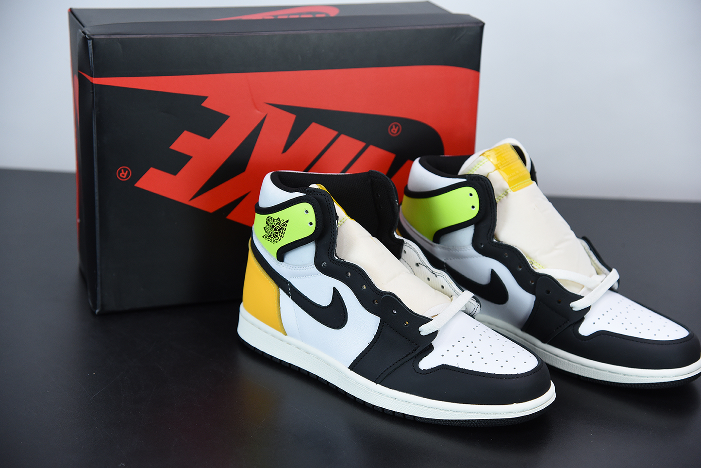 Air-Jordan-1-Retro-High-OG-Volt-Gold-White-Volt-University-Gold-Black