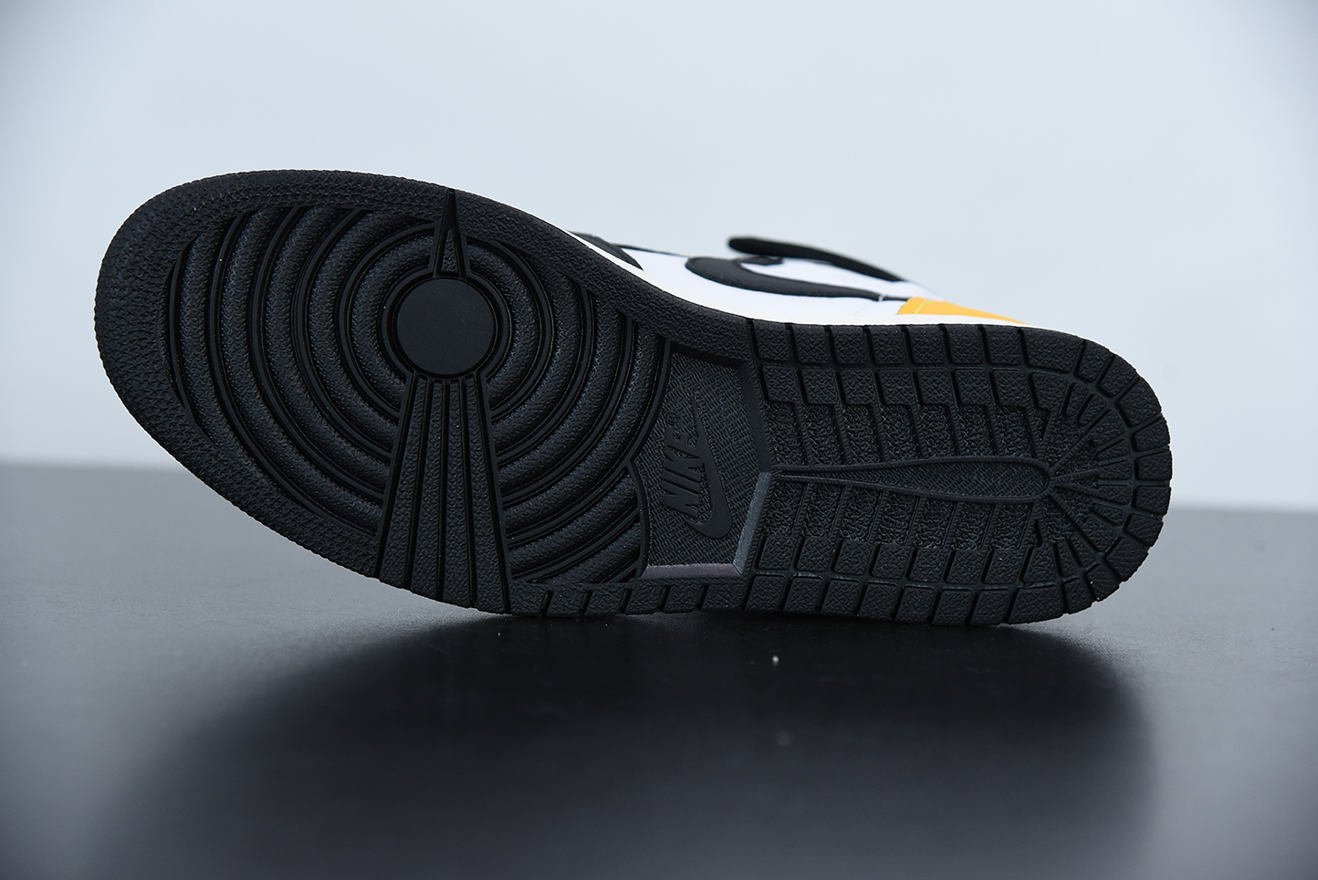 Air-Jordan-1-Retro-High-OG-Volt-Gold-White-Volt-University-Gold-Black-6