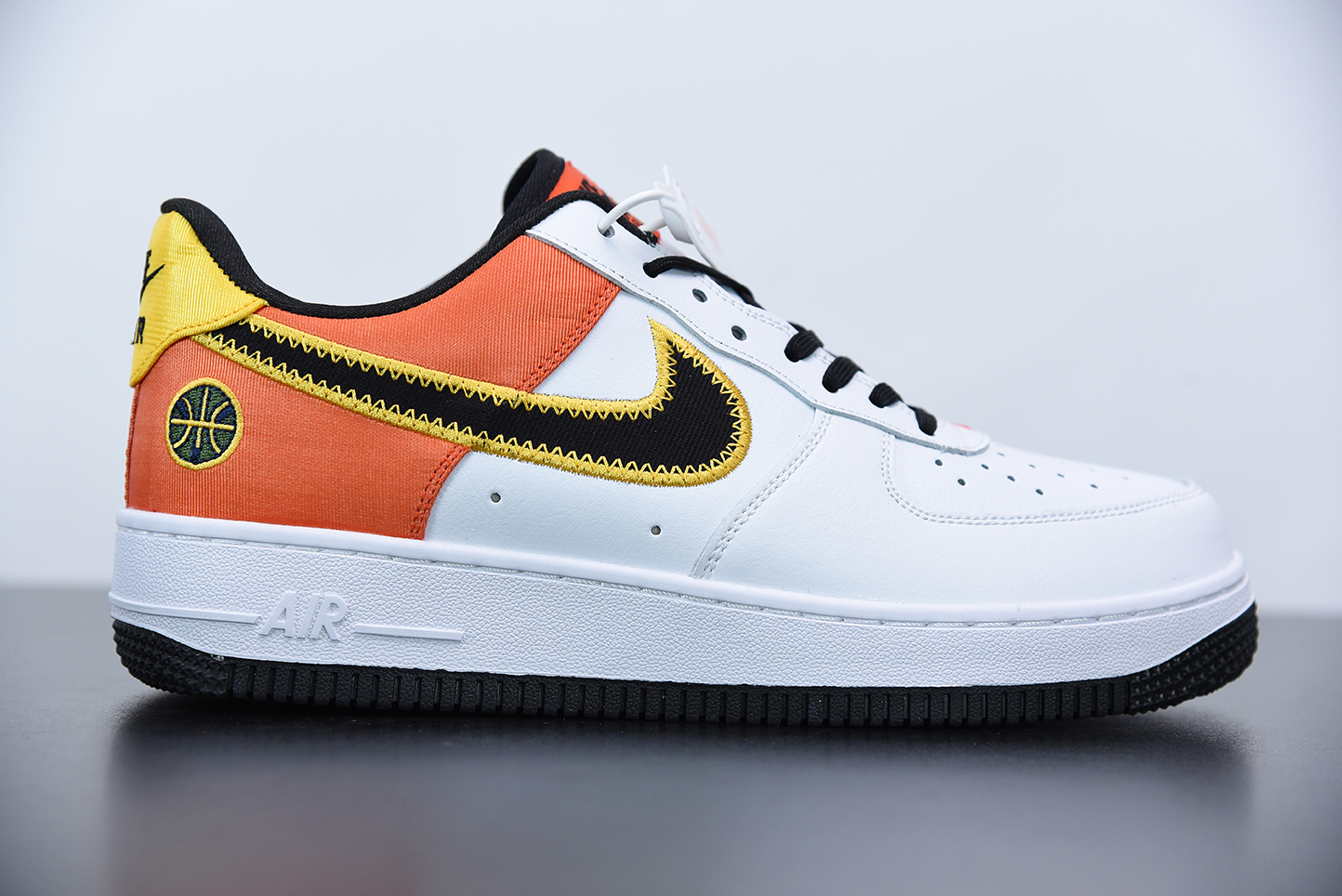 Nike-Air-Force-1-Raygun-White-Black-Orange-Flash-Amarillo-2