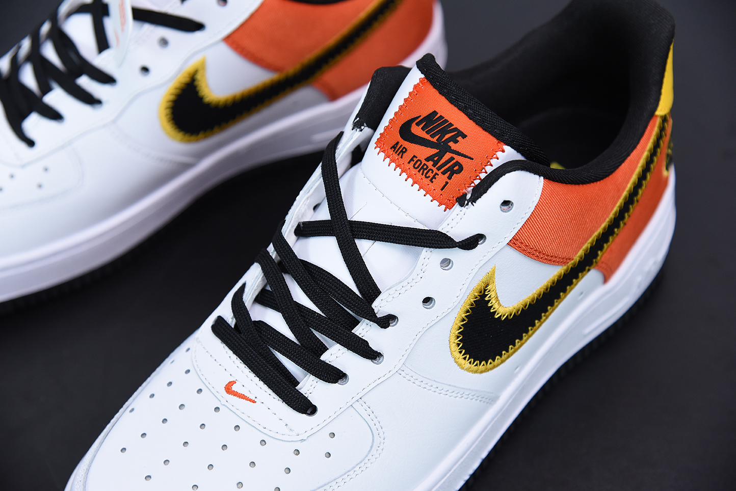Nike-Air-Force-1-Raygun-White-Black-Orange-Flash-Amarillo-4