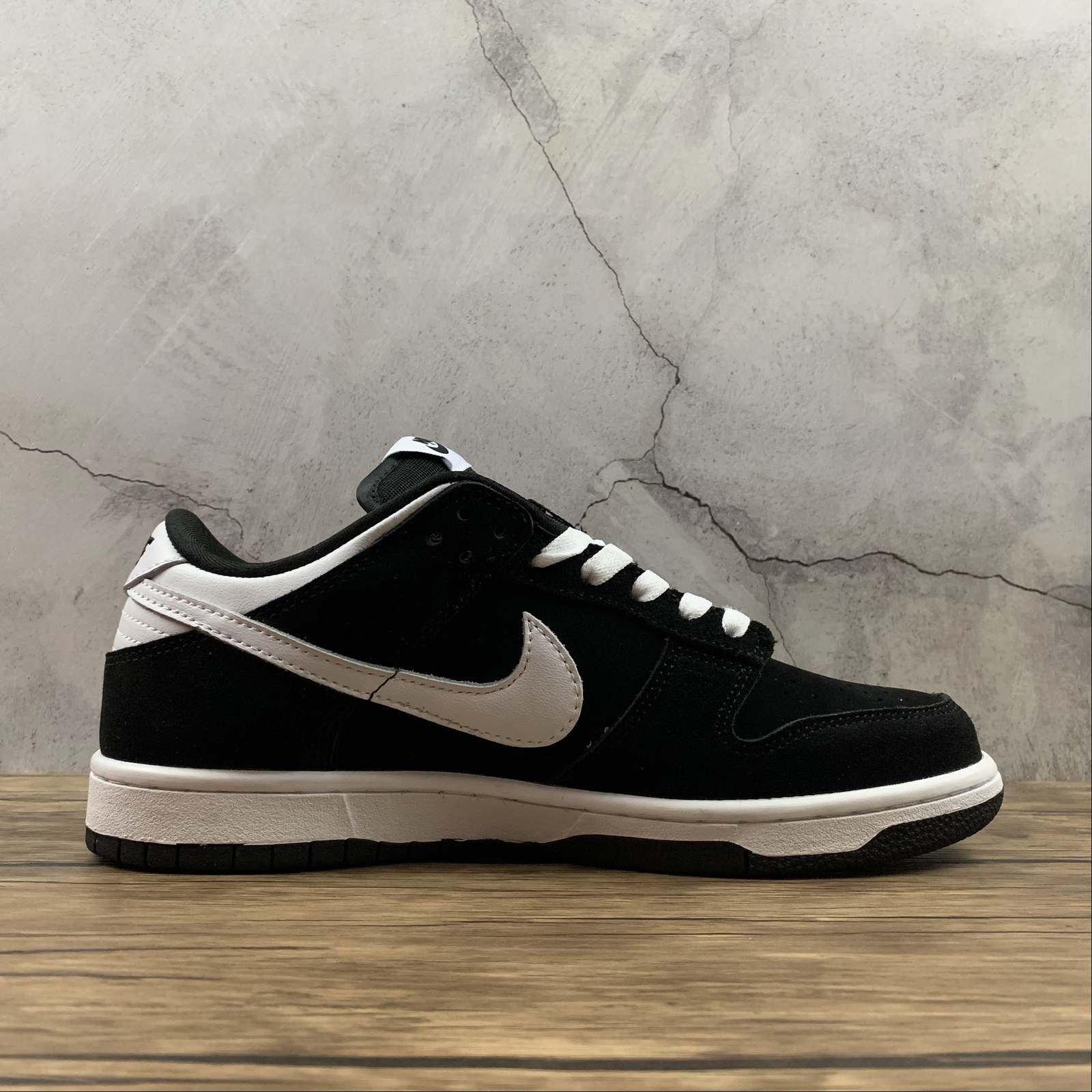 black and white nike dunk low gs