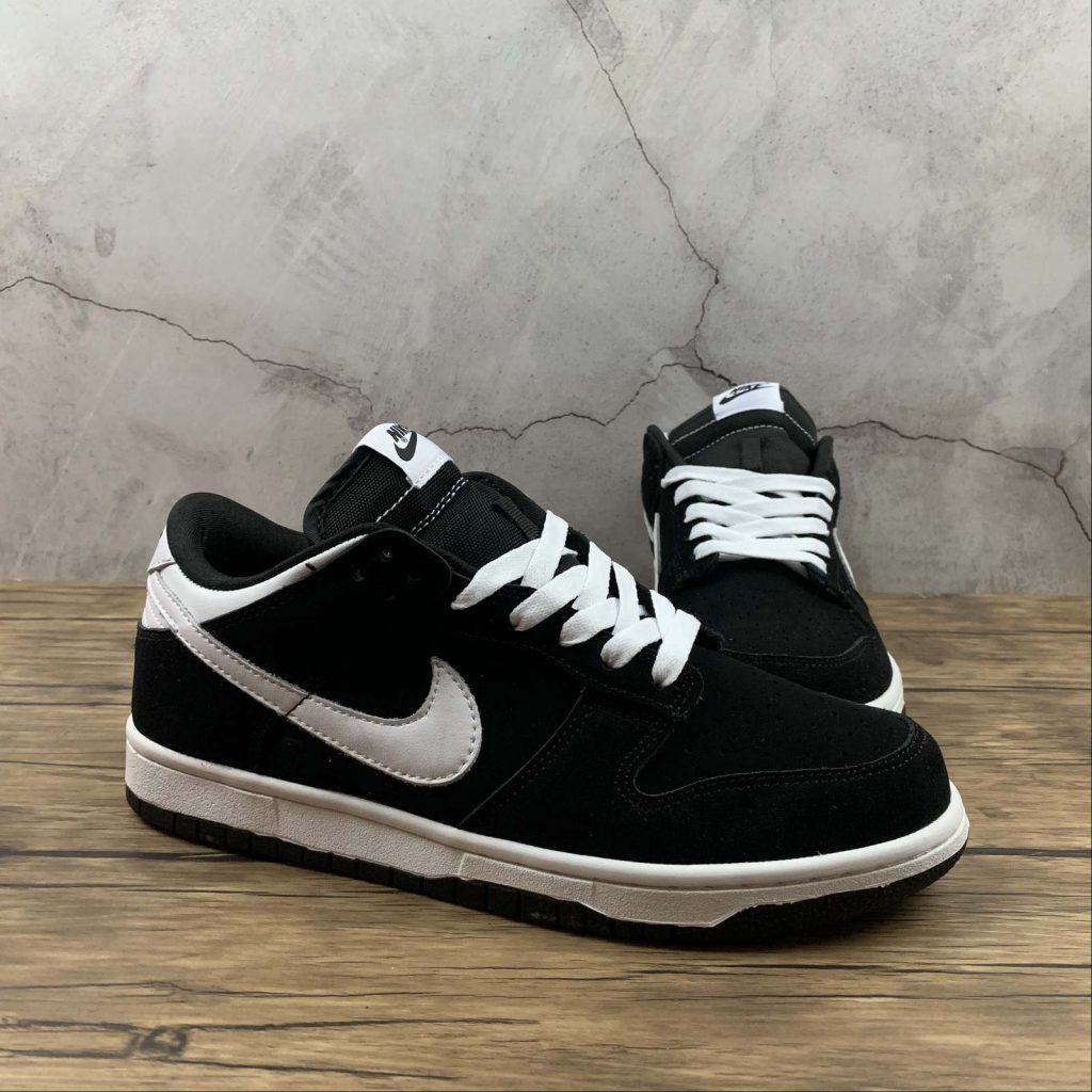 low dunks black white