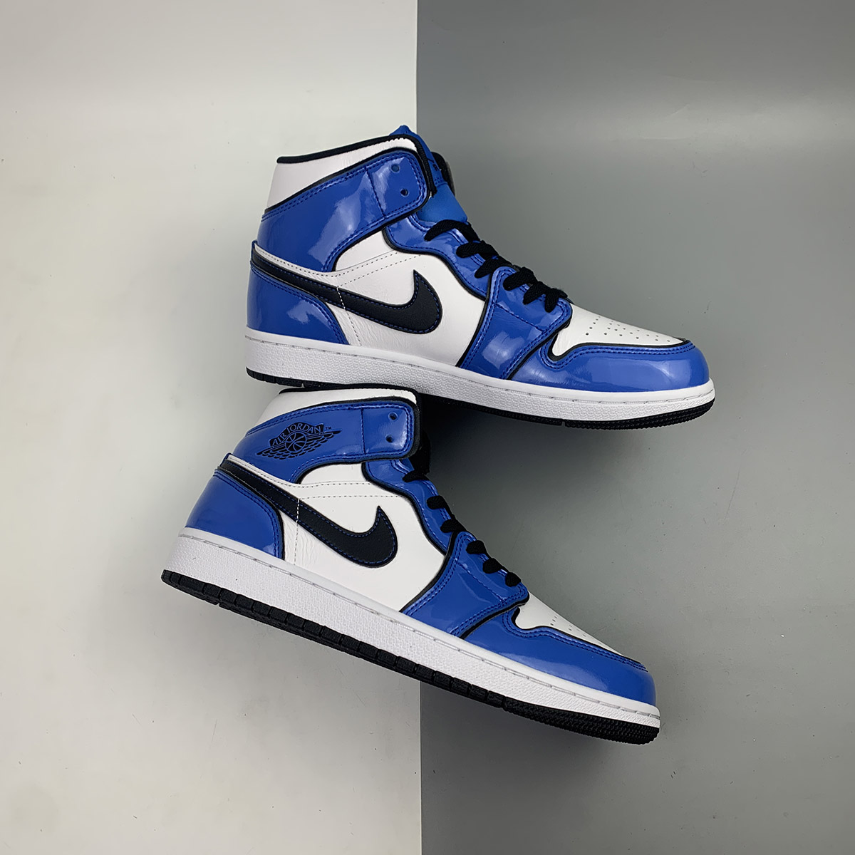 Air-Jordan-1-Mid-SE-Signal-Blue-White-Black-For-Sale-1