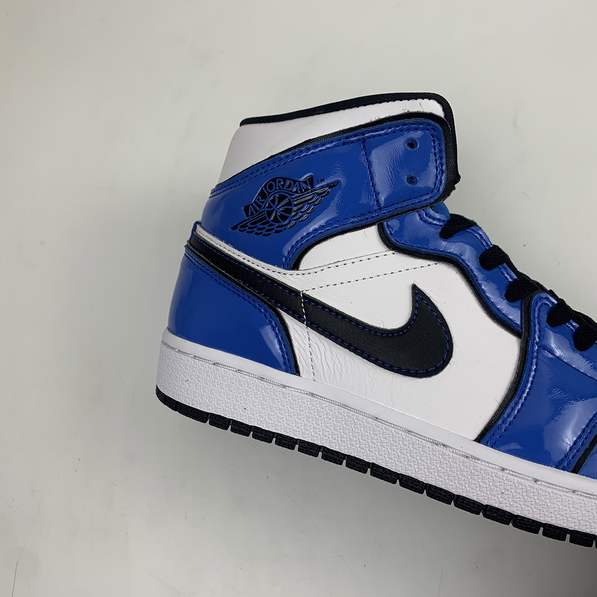 Air-Jordan-1-Mid-SE-Signal-Blue-White-Black-For-Sale-2