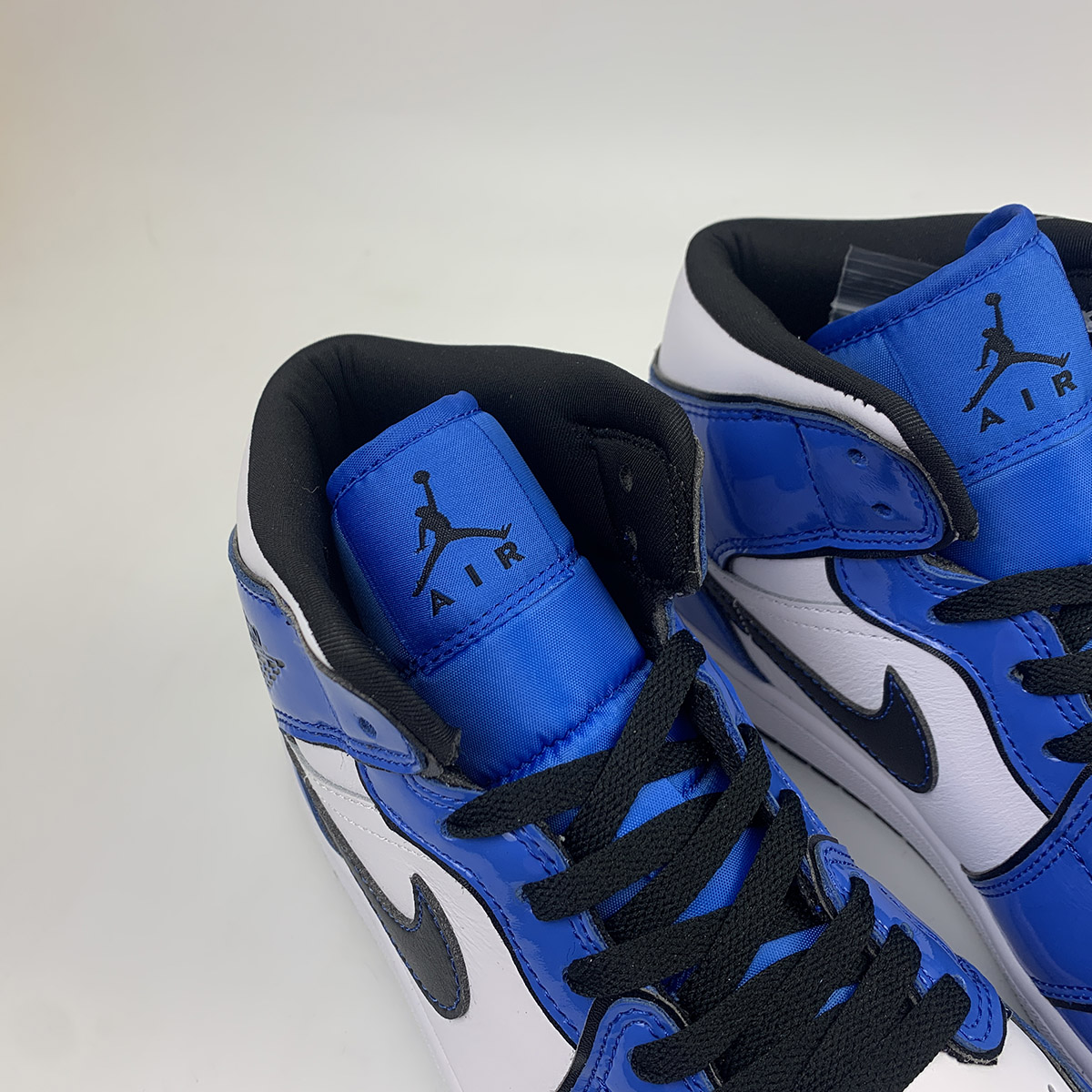 Air-Jordan-1-Mid-SE-Signal-Blue-White-Black-For-Sale-3