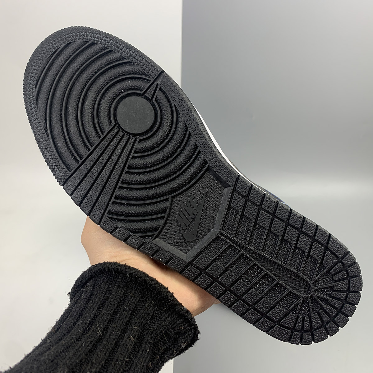 Air-Jordan-1-Mid-SE-Signal-Blue-White-Black-For-Sale-5