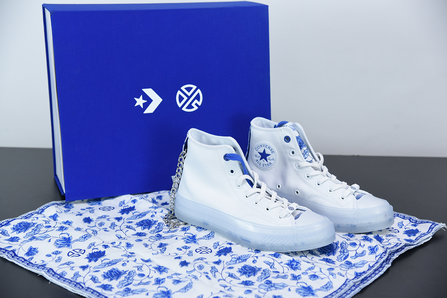 converse blue and white