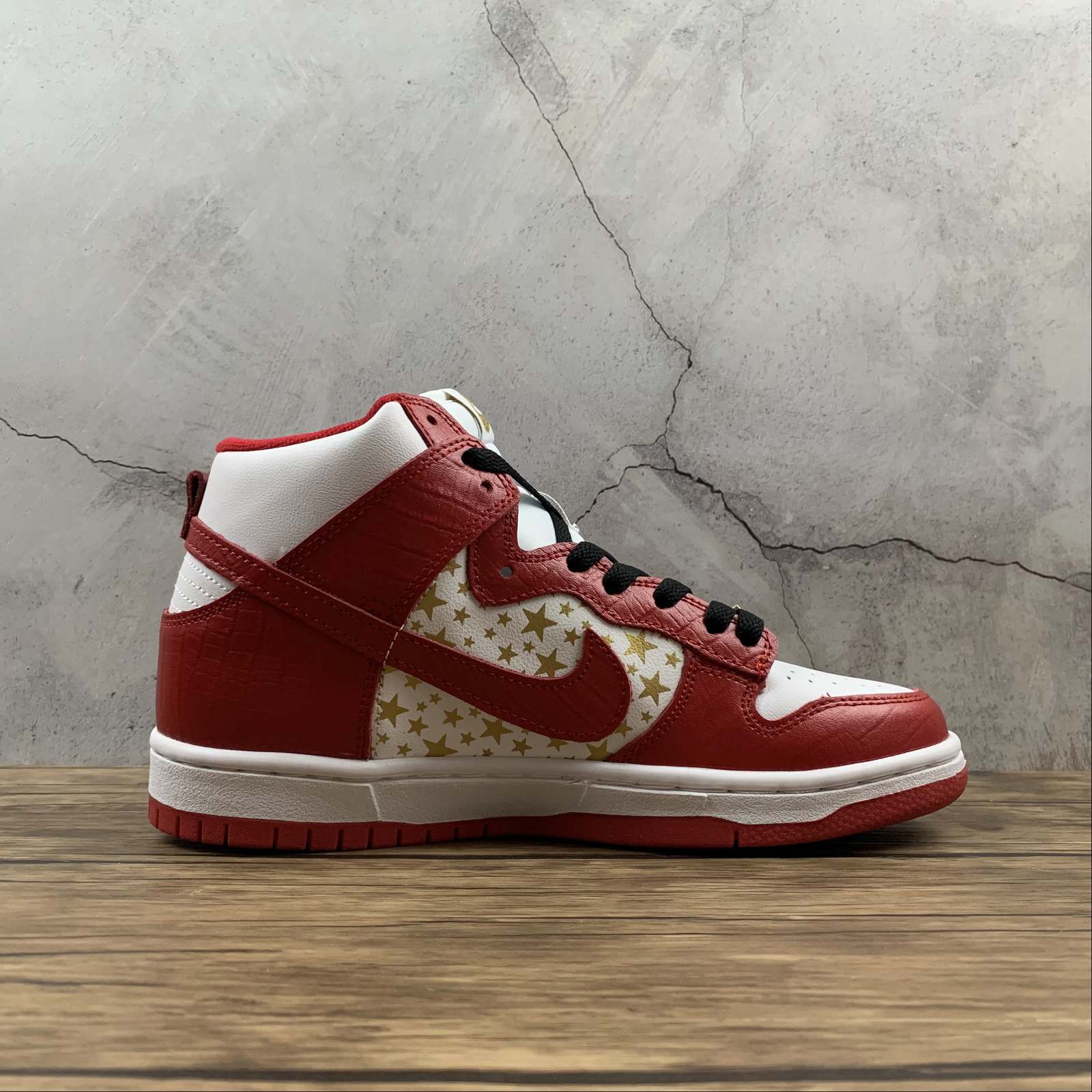 nike sb dunk supreme red