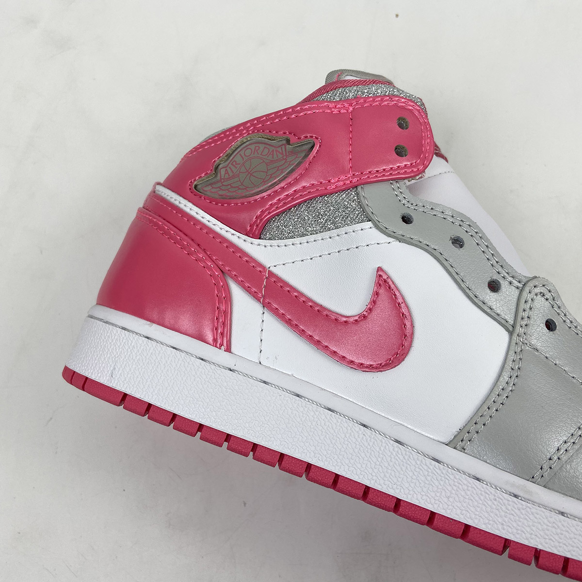 pink aj1s