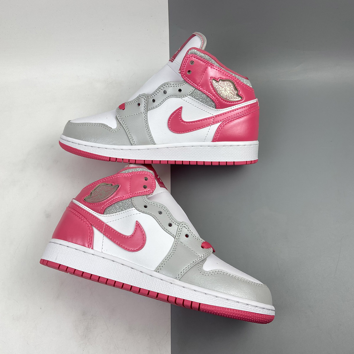 Air-Jordan-1-Mid-GS-White-Metallic-Platinum-Dynamic-Pink