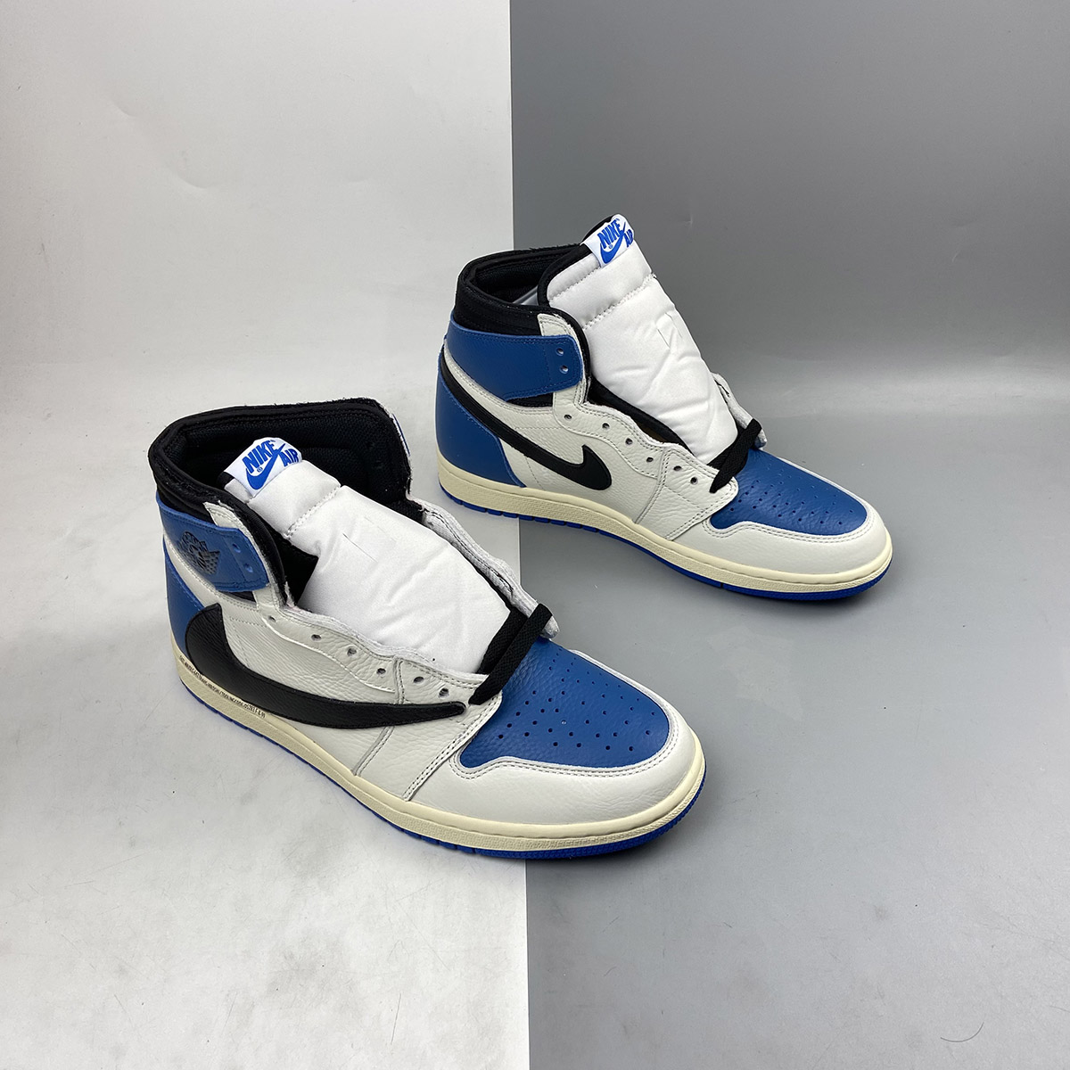 Travis-Scott-x-Fragment-x-Air-Jordan-1-High-OG-SP-Military-Blue-6