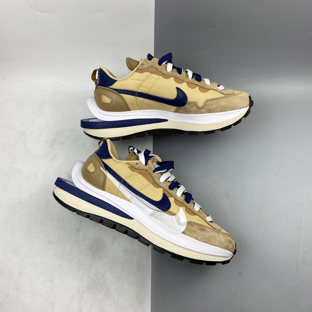 sacai x Nike Vaporwaffle Sesame/Blue Void-White For Sale – The Sole Line