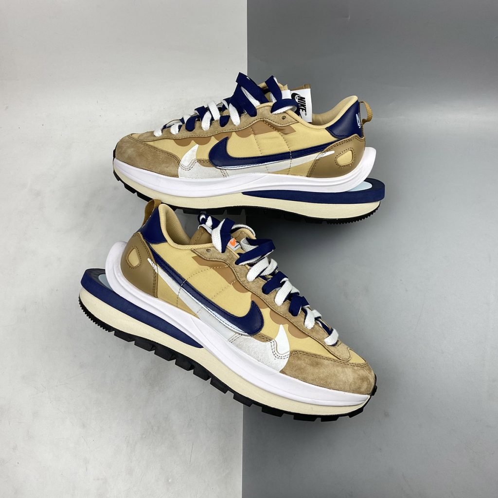 sacai x Nike Vaporwaffle Sesame/Blue Void-White For Sale – The Sole Line