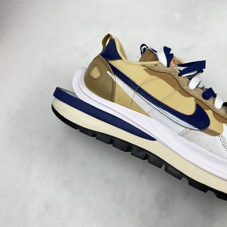 sacai x Nike Vaporwaffle Sesame/Blue Void-White For Sale – The Sole Line